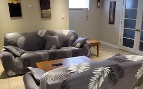 Lovely Guest Entire Apartment Minutes From Ottawa Airport