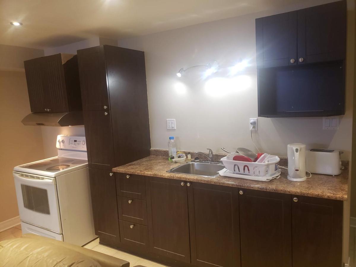 Lovely Guest Entire Apartment Minutes From Ottawa Airport Exterior photo