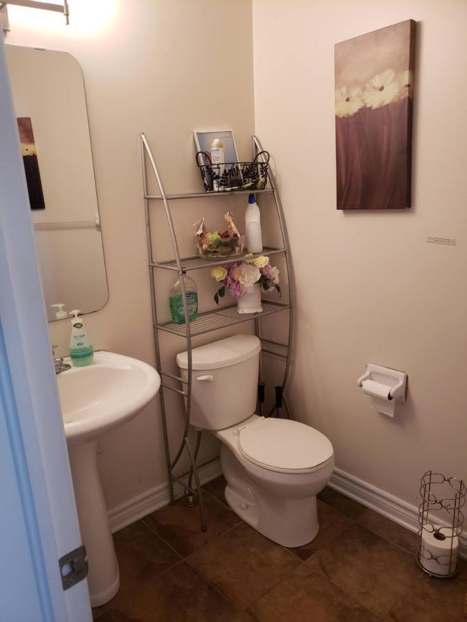 Lovely Guest Entire Apartment Minutes From Ottawa Airport Exterior photo