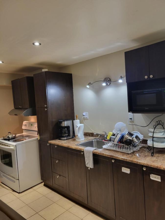 Lovely Guest Entire Apartment Minutes From Ottawa Airport Exterior photo