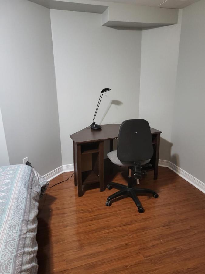 Lovely Guest Entire Apartment Minutes From Ottawa Airport Exterior photo