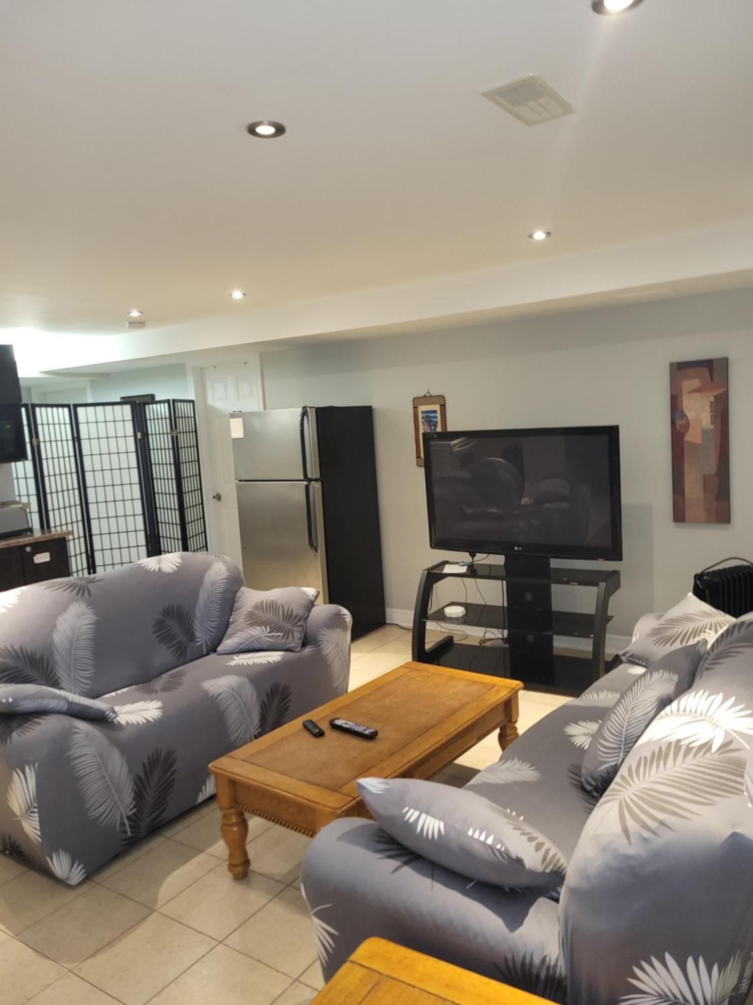Lovely Guest Entire Apartment Minutes From Ottawa Airport Exterior photo